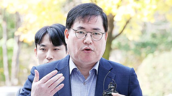 사건 처리를 둘러싼 공판팀의 반발과 서울중앙지검장의 사의 표명으로 대검, 법무부, 대통령실의 사건 처리 외압이 있었는지를 둘러싼 논란이 거세지고 있다. 연합뉴스