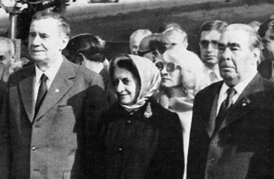 소련을 방문한 인디라 간디(가운데) 인도 총리. 그녀의 양옆으로 브레즈네프 서기장(오른쪽), 그로미코 외무상이 서있다. [중앙포토]