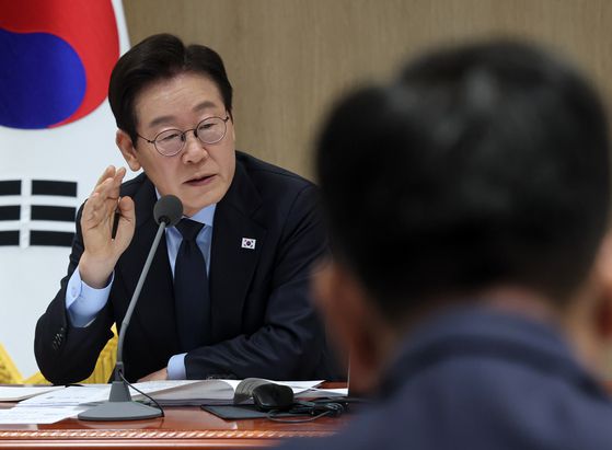 이재명 대통령이 11일 용산 대통령실에서 열린 국무회의를 주재하고 있다. 연합뉴스