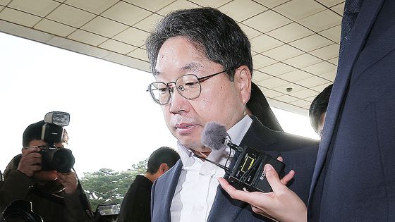 지난 7일 대장동 개발비리 사건 1심 판결에 대한 항소 포기 이후 일선 검찰청의 검사장들과 지청장, 부장검사, 평검사에 이르기까지 검찰 조직 전체에서 노만석 검찰총장 대행에 대한 사퇴 요구가 일었다. 연합뉴스