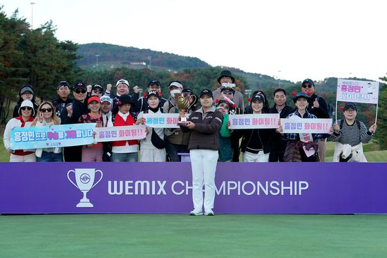 올해 KLPGA 투어 상금왕 홍정민이 16일 끝난 위믹스 챔피언십 정상을 밟았다. 우승 상금 3억원을 보태 올 시즌에만 대회 상금으로 16억원을 넘게 벌어들였다. 사진 스포츠닷