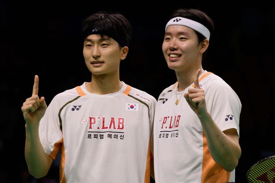 배드민턴 남자복식 세계랭킹 1위 김원호(왼쪽)-서승재 조가 일본 구마모토 마스터스 정상에 오르며 시즌 10승 고지를 밟았다. AFP=연합뉴스