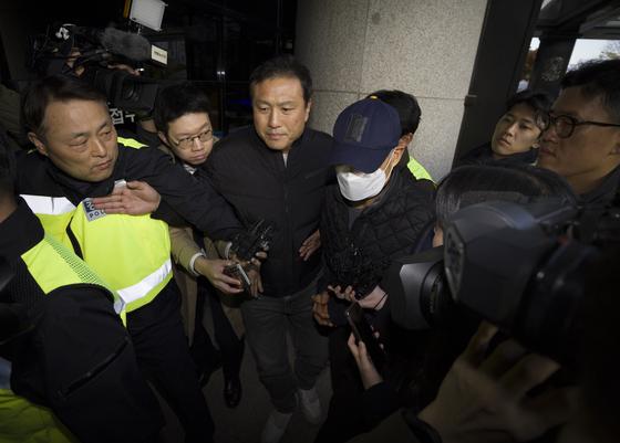 경기 부천 제일시장에서 트럭 돌진사고를 낸 김모(67)씨가 지난 15일 오후 인천지법 부천지원에서 열린 구속 전 피의자 심문(영장실질심사)에 출석하고 있다. 뉴시스