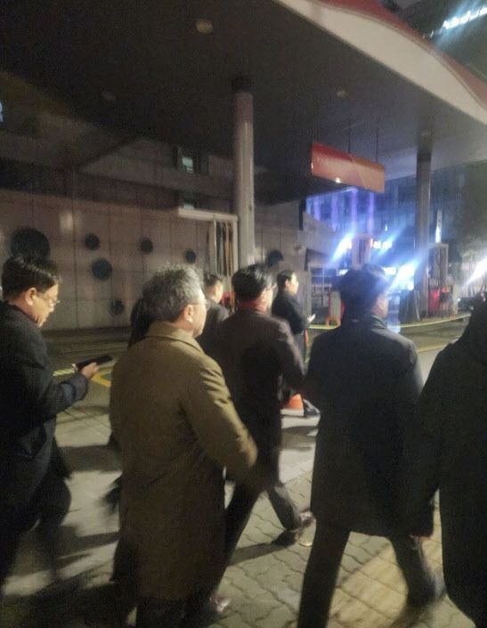 한동훈 전 국민의힘 대표가 12·3 비상계엄 당시 상황을 담은 사진을 공개했다. 사진 한동훈 페이스북 캡처