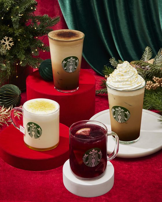 스타벅스가 크리스마스 시즌 음료·푸드·굿즈 등을 선보였다. 또한 이달 말까지 ‘겨울 e-프리퀀시’ 이벤트를 진행, 플래너·디지털 플래너 등을 증정한다. [사진 스타벅스]