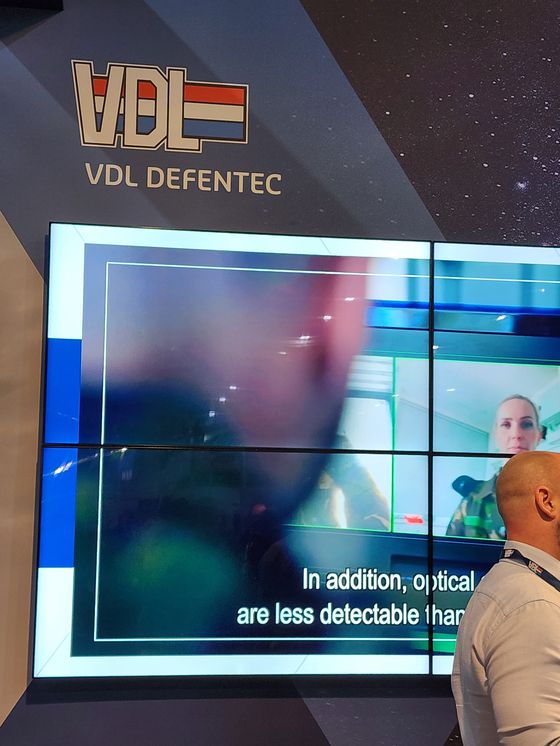 국기를 함께 그려 넣어 네덜란드 업체임을 드러낸 VDL 디펜스. 최현호