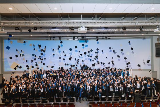 우즈베키스탄 타슈켄트 인하대학교(IUT) 제8회 졸업식이 지난달 23일(현지시간) 타슈켄트 소재 IUT 캠퍼스 대강당에서 개최됐다. 사진 IUT