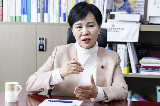 전현희 더불어민주당 의원이 지난 28일 오후 국회 의원회관에서 중앙일보와 인터뷰를 하고 있다. 장진영 기자.