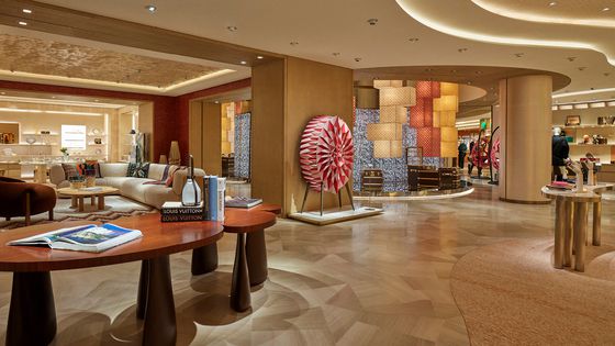 가구, 테이블웨어 등을 선보이는 ‘루이 비통 홈 컬렉션’이 자리한 4층. 사진 루이 비통