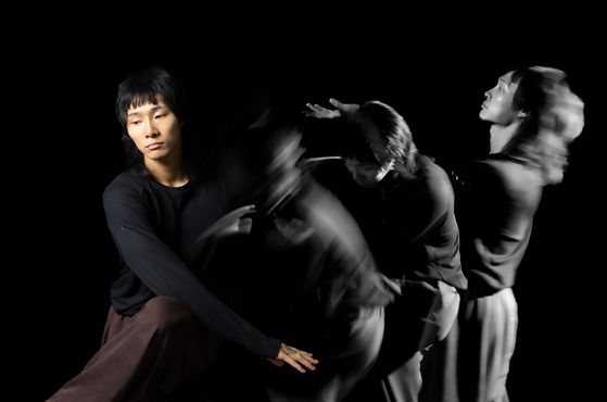 올해 서울무용제 홍보대사로 발탁되어 20대부터 50대까지 비전공자 대상 한국무용 워크숍을 진행한 스타 춤꾼 기무간. 최기웅 기자