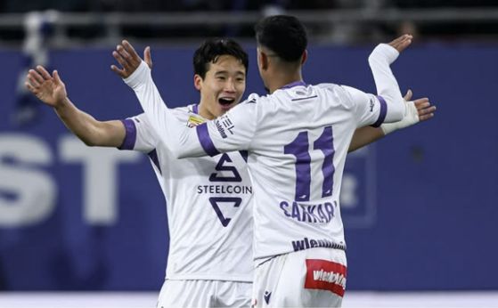 프리킥 골을 성공한 이태석(왼쪽). 사진 아우스트리아 빈 SNS