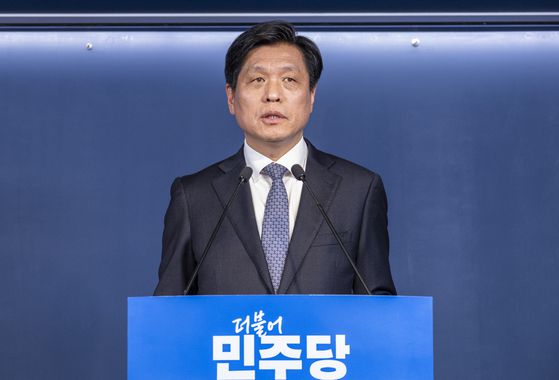 조승래 더불어민주당 사무총장이 7일 여의도 민주당사에서 현안 관련 기자간담회를 하고 있다. 연합뉴스