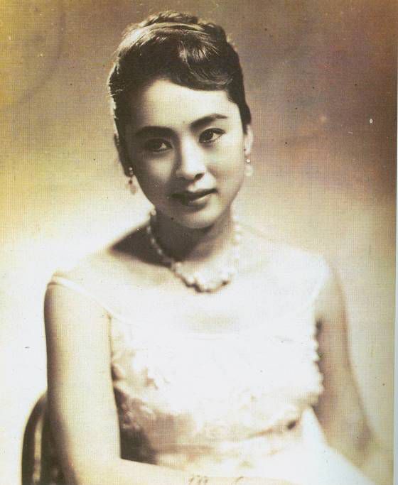 서구적인 얼굴과 세련된 이미지로 주목받았던 데뷔 초 모습. [중앙포토]