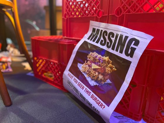 KFC가 넷플릭스 '기묘한 이야기' 드라마 세계관을 반영해 선보인 이색 신메뉴. 김세린 기자