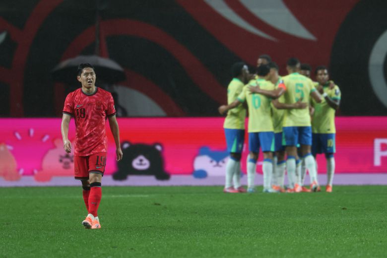 브라질전 평가전에서 아쉬워하는 이강인. [사진 KFA]