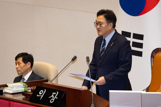 박수현 수석대변인이 14일 서울 여의도 국회에서 기자간담회를 열고 모두 발언을 하고 있다. 뉴스1
