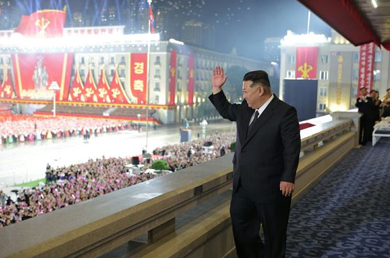 북한 노동당 기관지 노동신문은 10월 11일 당 창건 80주년 경축 열병식이 전날 김일성광장에서 성대히 거행됐다고 보도했다. 새 대륙간탄도미사일(ICBM) '화성-20형'이 이날 처음 공개됐다. 뉴스1