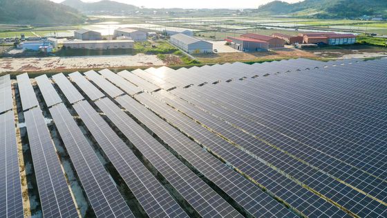 전남 신안군 자은도 북서쪽 공유수면해상에 위치한 전남해상풍력 1단지에 10MW급 풍력발전기가 설치돼 있다. 사진 전남도