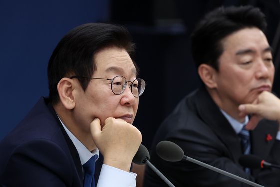 이학재 인천공항공사 사장이 17일 국회 국토교통위원회 전체 회의에 출석해 자리에 앉아 있다. 연합뉴스