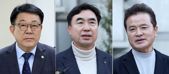 이정근 전 더불어민주당 사무부총장이 2022년 9월 23일 오전 서울 서초구 서울중앙지방검찰청에서 피의자 신분으로 소환 조사에 출석하며 입장을 밝히고 있다. 뉴스1