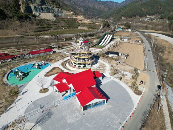 경북 봉화군 소천면 분천산타마을에 이번에 새롭게 조성된 '겨울왕국' 내 사계절 썰매장 모습. 사진 봉화군