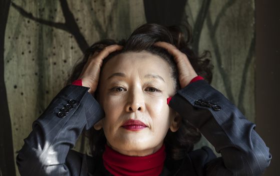 1세대 연극 스타 윤석화가 19일 별세했다고 한국연극배우협회가 밝혔다. 사진 뉴스1