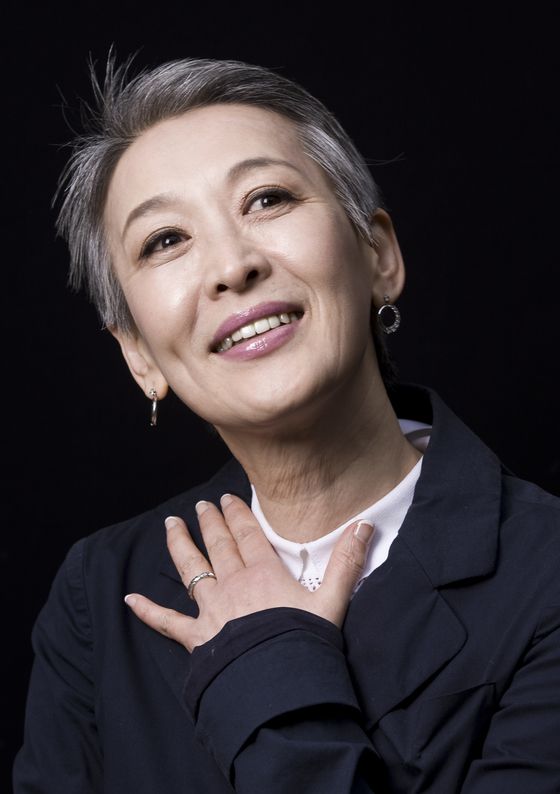 뮤지컬 '명성황후'의 1995년 초연 당시 장면. 명성황후 역은 윤석화, 고종 역은 홍경인이 맡았다. 윤석화는 '명성황후' 캐릭터의 원형을 만든 인물로 평가 받는다. 사진 에이콤