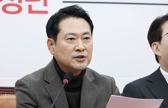 국민의힘 장동혁 대표가 19일 청주 오스코에서 열린 충북도당 당원 교육 행사에 참석해 축사하고 있다.연합뉴스