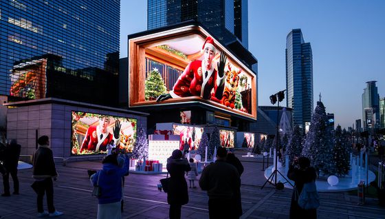 점등식 행사에 참석한 VIP들이 미디어 점등 세리모니를 하고 있다. 우상조 기자