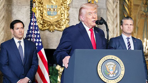 22일(현지시간) 도널드 트럼프 미국 대통령이 미국 플로리다주 마러라고 별장에서 '황금함대' 구축 구상을 발표하고 있다. 로이터