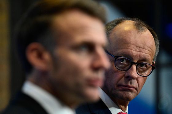 프랑스의 에마뉘엘 마크롱 대통령(왼쪽)이 지난달 18일 베를린에서 열린 유럽 기술 주권 정상회의에서 독일의 프리드리히 메르츠 총리와 공동 기자회견을 하고 있다. AFP=연합뉴스