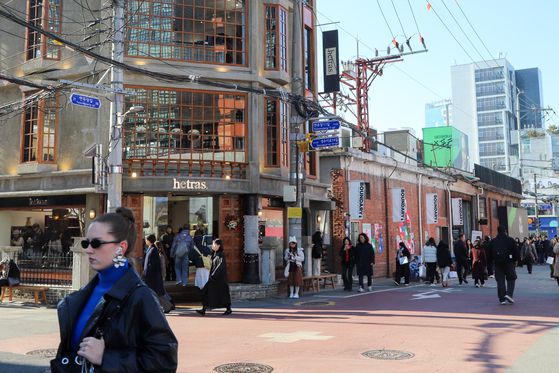 오전부터 내외국인으로 북적이는 성수동. 최승표 기자