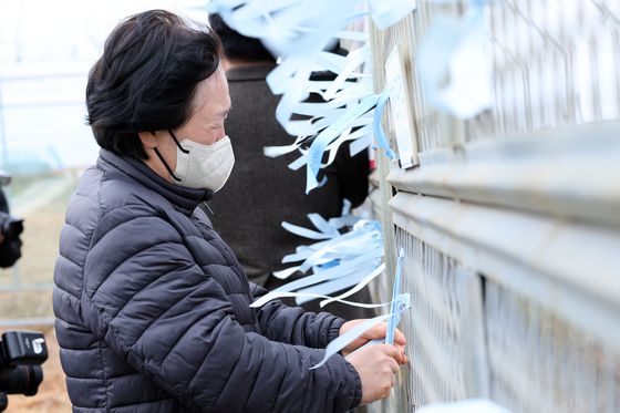 12·29 제주항공 여객기 참사 1주기를 앞둔 24일 전남 무안국제공항 내 유가족 쉘터. 뉴스1