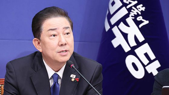 정청래 더불어민주당 대표가 26일 국회에서 열린 당대표 기자회견에서 발언을 하고 있다. 임현동 기자