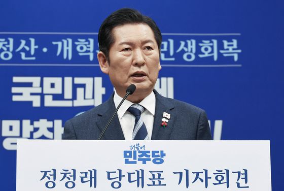 정청래 더불어민주당 대표가 26일 국회에서 열린 당대표 기자회견에서 발언하고 있다. 임현동 기자