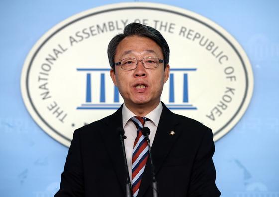 대통령실은 28일 이재명 대통령이 장, 차관급 인사를 단행했다고 전했다. 국가과학기술자문회의 부의장에 이경수 인애이블퓨전 의장(왼쪽부터), 농림축산식품부 차관에 김종구 전 농식품부 식량정책실장, 국토교통부 제2차관에 홍지선 남양주시 부시장. 사진=대통령실