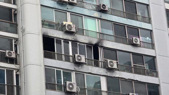 지난 27일 화재가 발생해 20~30대 형제가 사망한 대전 동구의 한 아파트 모습. 신진호 기자