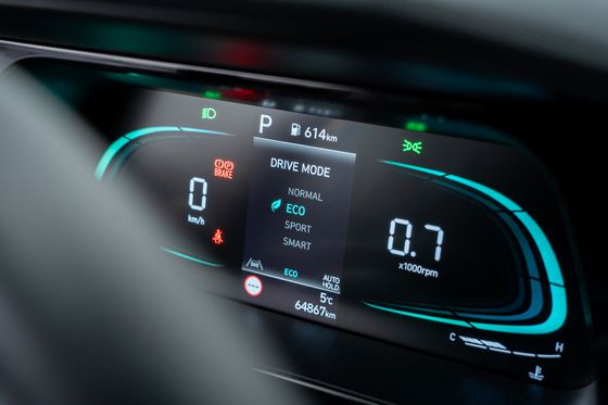 아르카나 세로형 센터 디스플레이