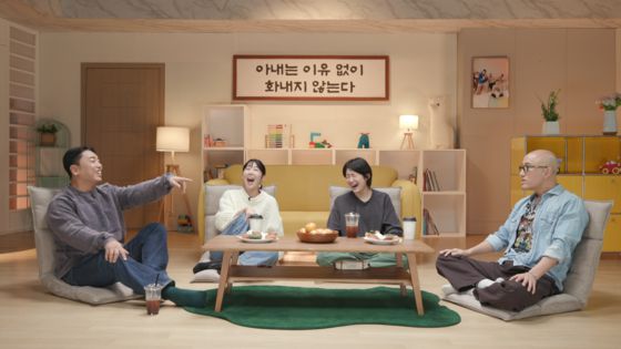 '이웃집 남편들'의 스핀오프 '이웃집 가족들'. 왼쪽부터 개그맨 곽범, 자발적 비혼모 사유리, 출산한 레즈비언 김규진, 두 아이를 입양한 게이 아빠 홍석천이다. 사진 KBS