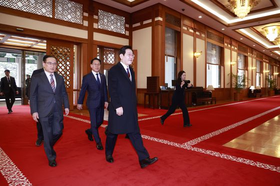 이재명 대통령이 청와대에 첫 출근한 29일 청와대에 봉황기가 게양돼 있다. 뉴스1