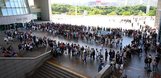 국립중앙박물관에 늘어선 관객 줄. [뉴시스]