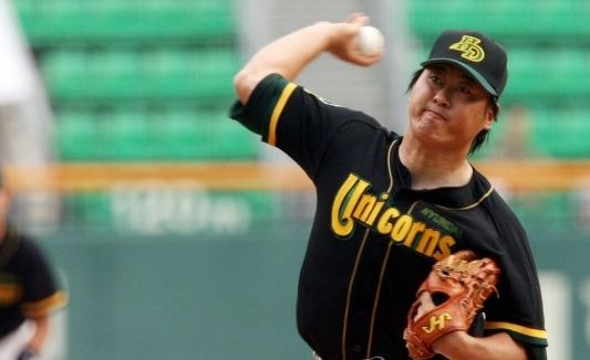 현대 유니콘스 시절 역투하는 전준호. 연합뉴스