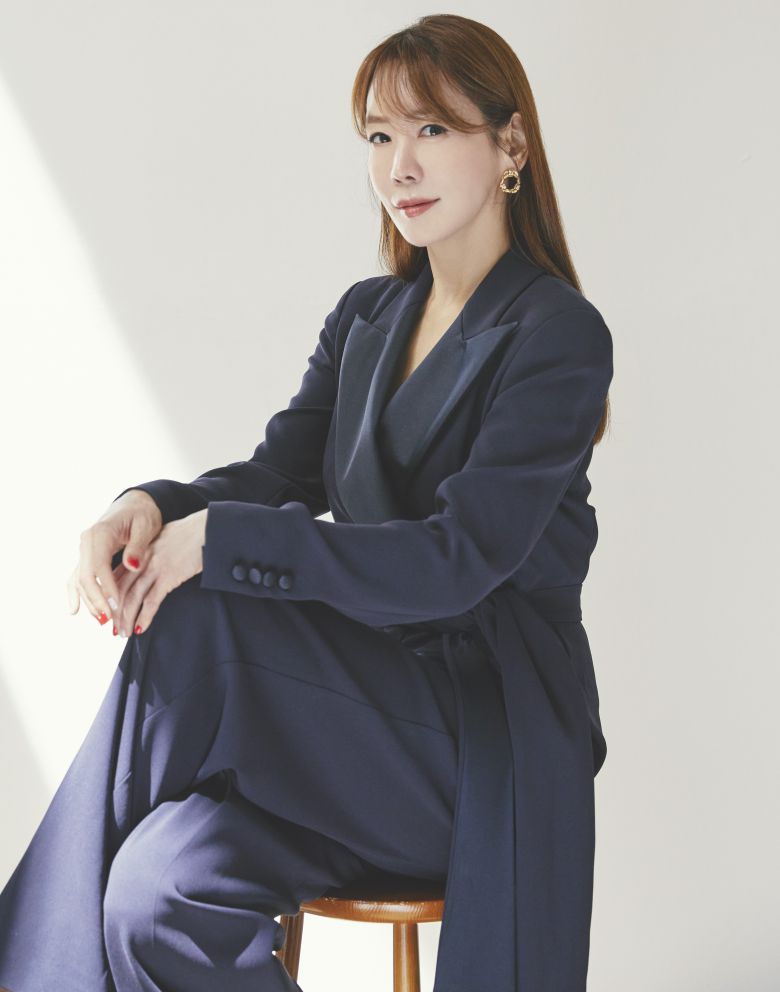 남편 외도에 맞서 납치 자작극을 주동하거나, 독한 것에 더한 것으로 맞서는 전후후무한 캐릭터르 연기했지만 현실 결혼생활은 아직도 달달하다. 제공ㅣ뿌리깊은나무들