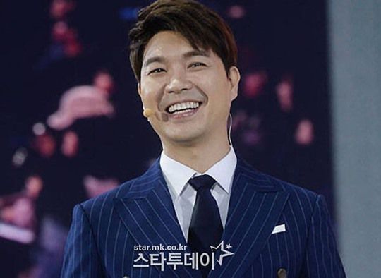 유튜버 김용호가 방송인 박수홍이 반려묘를 돈벌이 수단으로 이용하고 있다고 주장했다. 사진l스타투데이DB