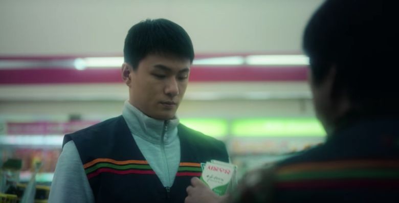 코리아세븐 측이 문제 제기한 `D.P.`속 장면. 사진|넷플릭스