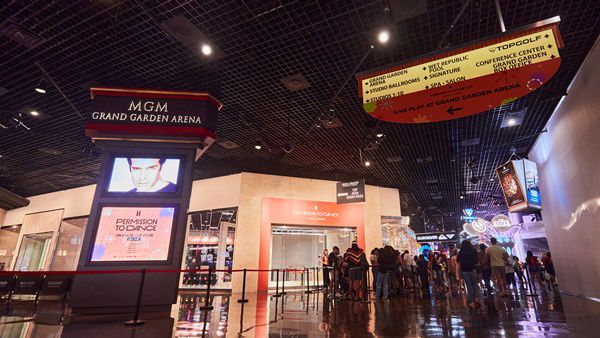 `퍼미션 투 댄스 더 시티-라스베이거스` 방탄소년단 테마객실. 사진｜하이브