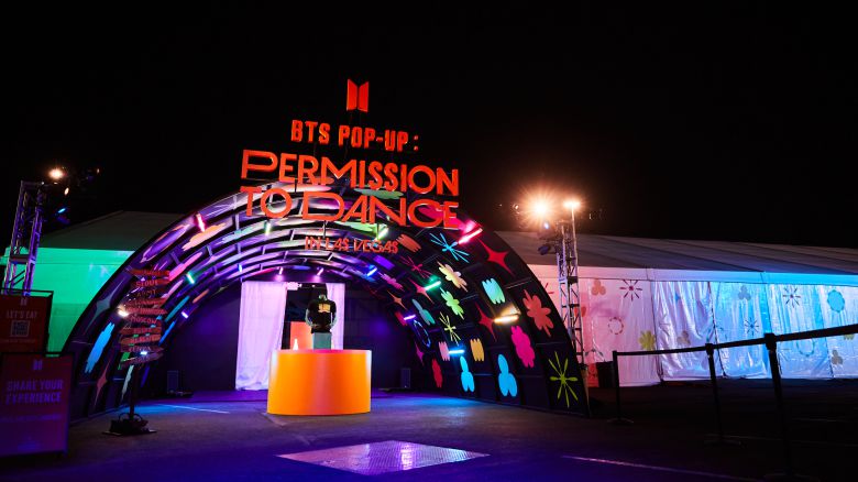 현지 아미로 가득한 팝업 스토어. 사진｜하이브