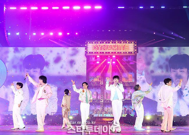 방탄소년단이 라스베이거스에서 '퍼미션 투 댄스 온 스테이지' 투어 콘서트를 성공적으로 선보였다. 사진｜빅히트 뮤직