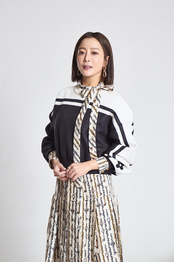 김희선은 다른 장르, 다른 연기를 보여주고 싶다고 열정을 드러냈다. 제공| 넷플릭스