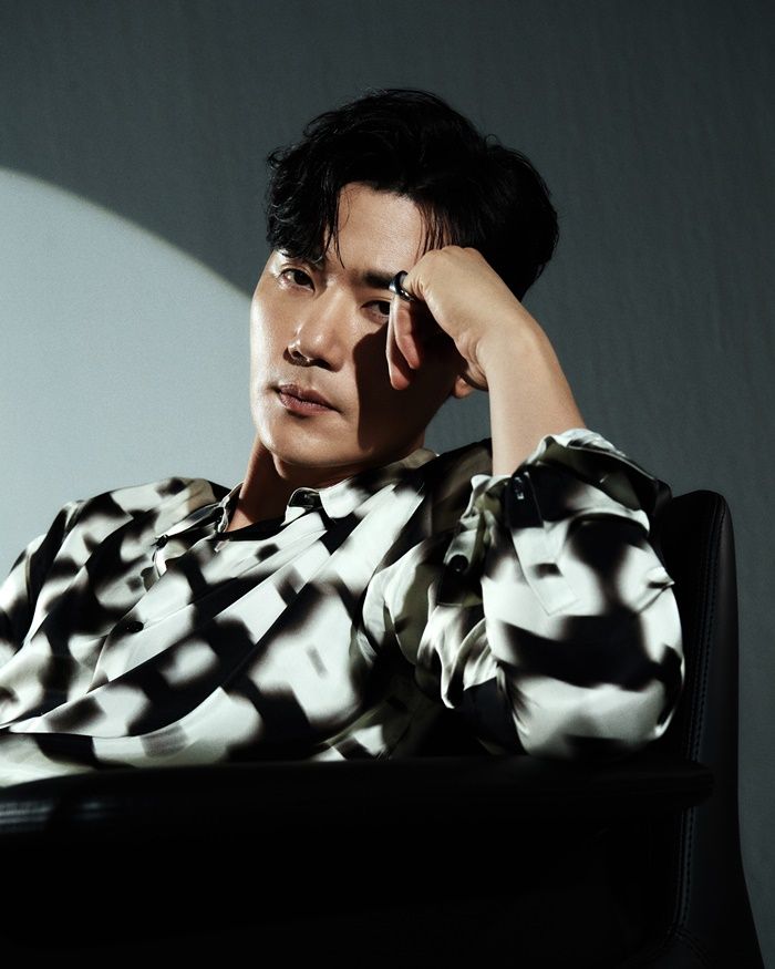 배우 김강우는 일견 비슷한 결로 보일 수 있는 ‘폭군’ 속 폴과 ‘귀공자’ 속 한 이사를 연기하면서 차별점을 둔 부분을 설명했다. 제공| 월트디즈니 컴퍼니 코리아